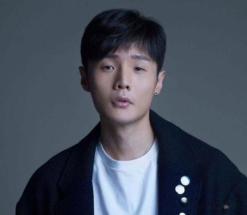 李荣浩家庭背景