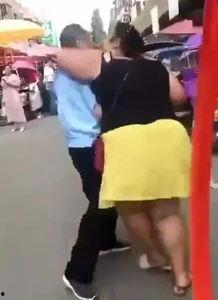 女主播粉色紧身